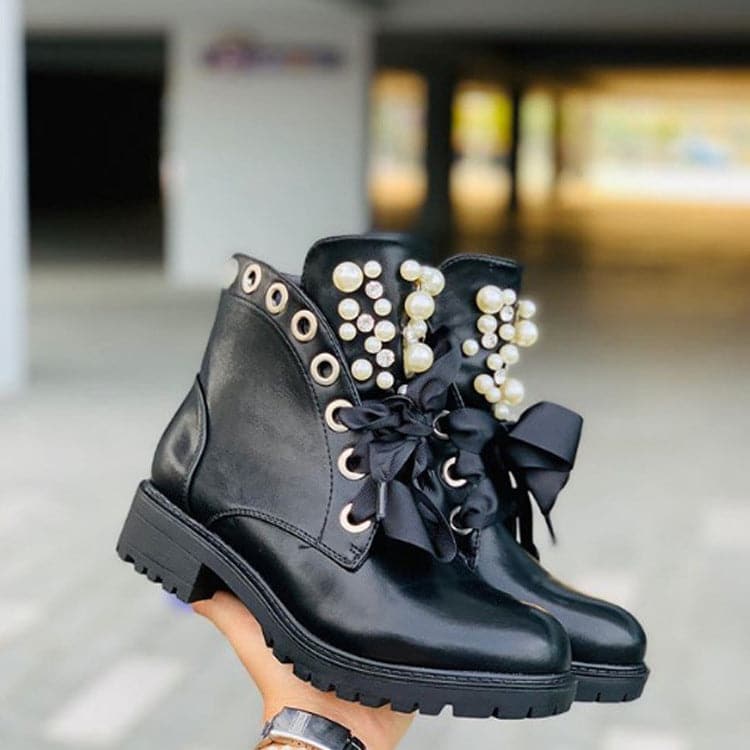 Laura - Stylische Damenlederboots mit echten Perlen